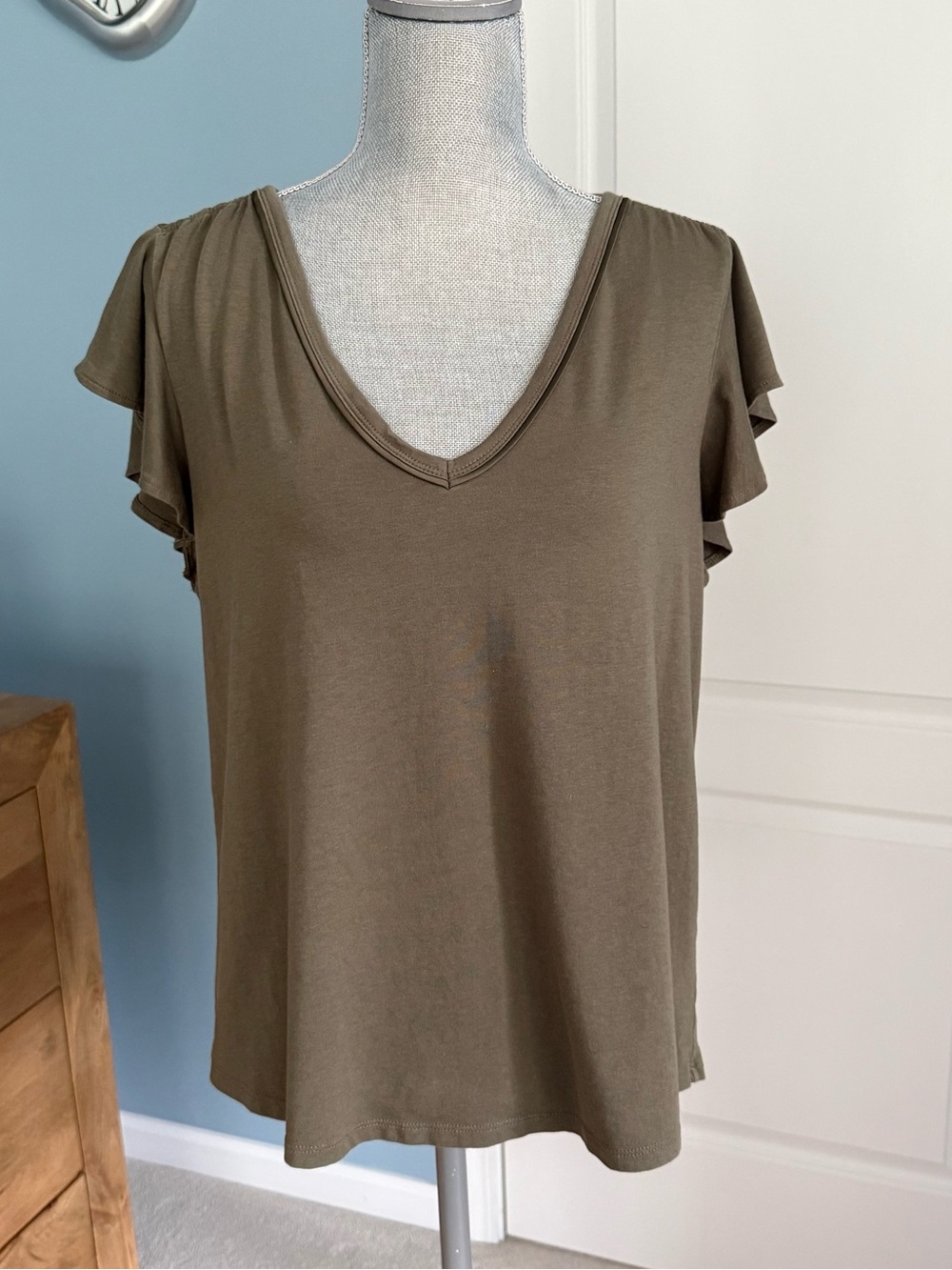 White House Black Market Olive Green Flutter Sleeve Women’s Top, sz XL